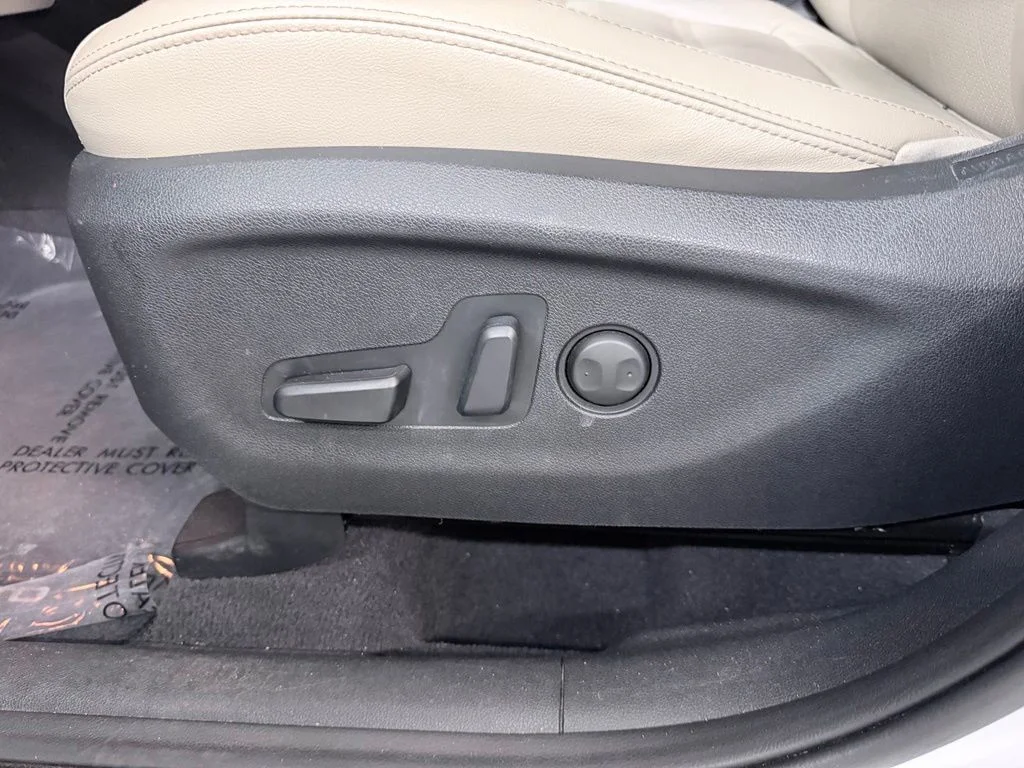 Used 2017 Snow White Pearl Kia EX image 11