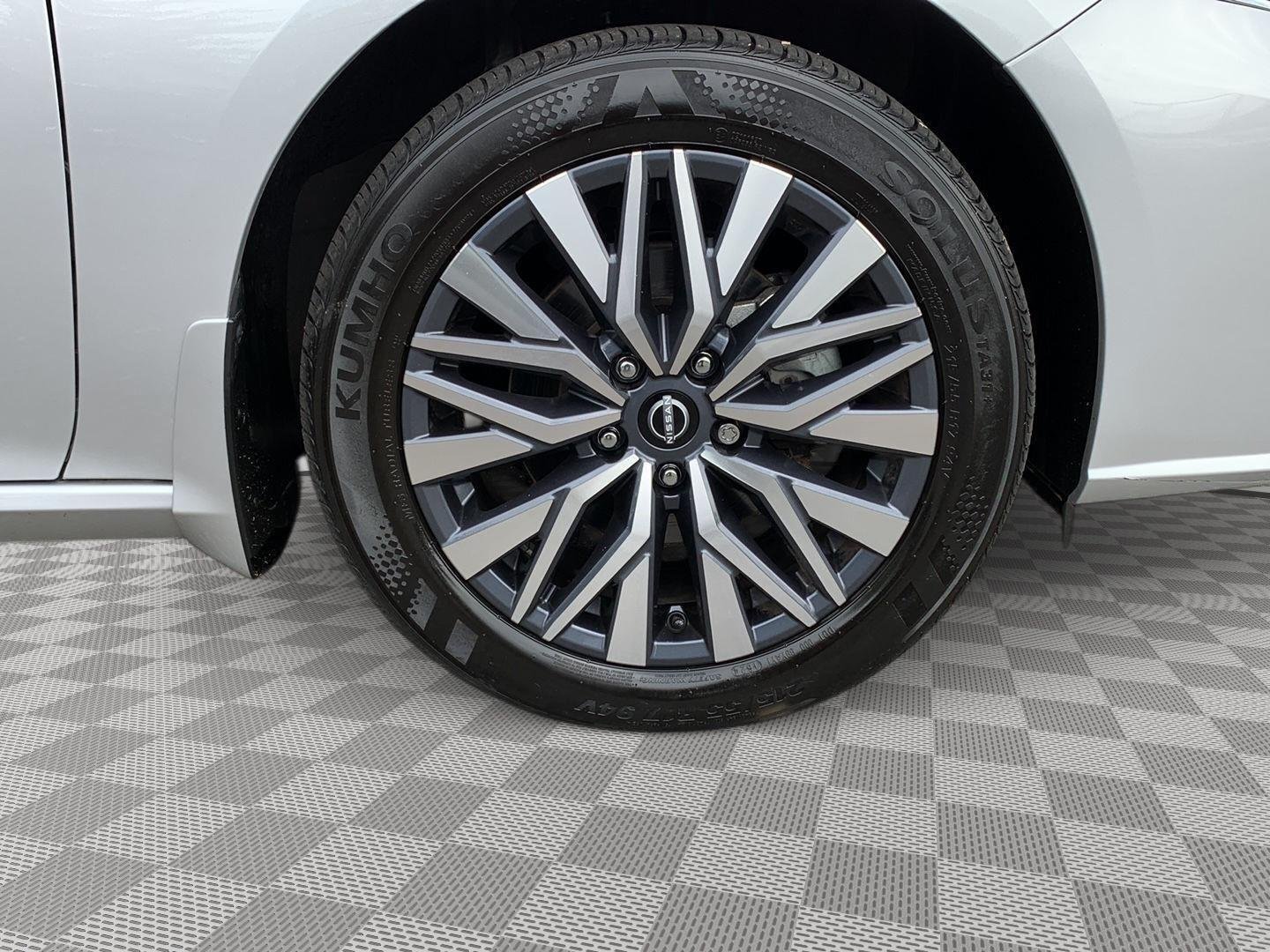 Used 2024 Brilliant Silver Metallic Nissan 2.5 SV image 9