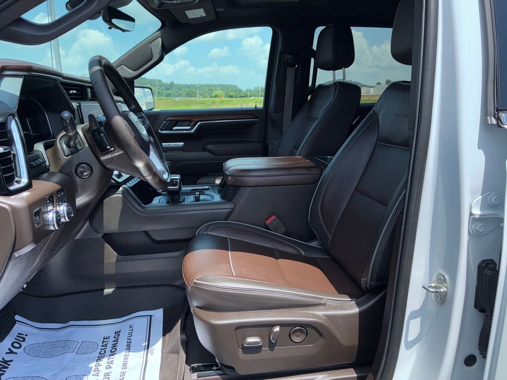 Used 2023 White GMC Denali image 9