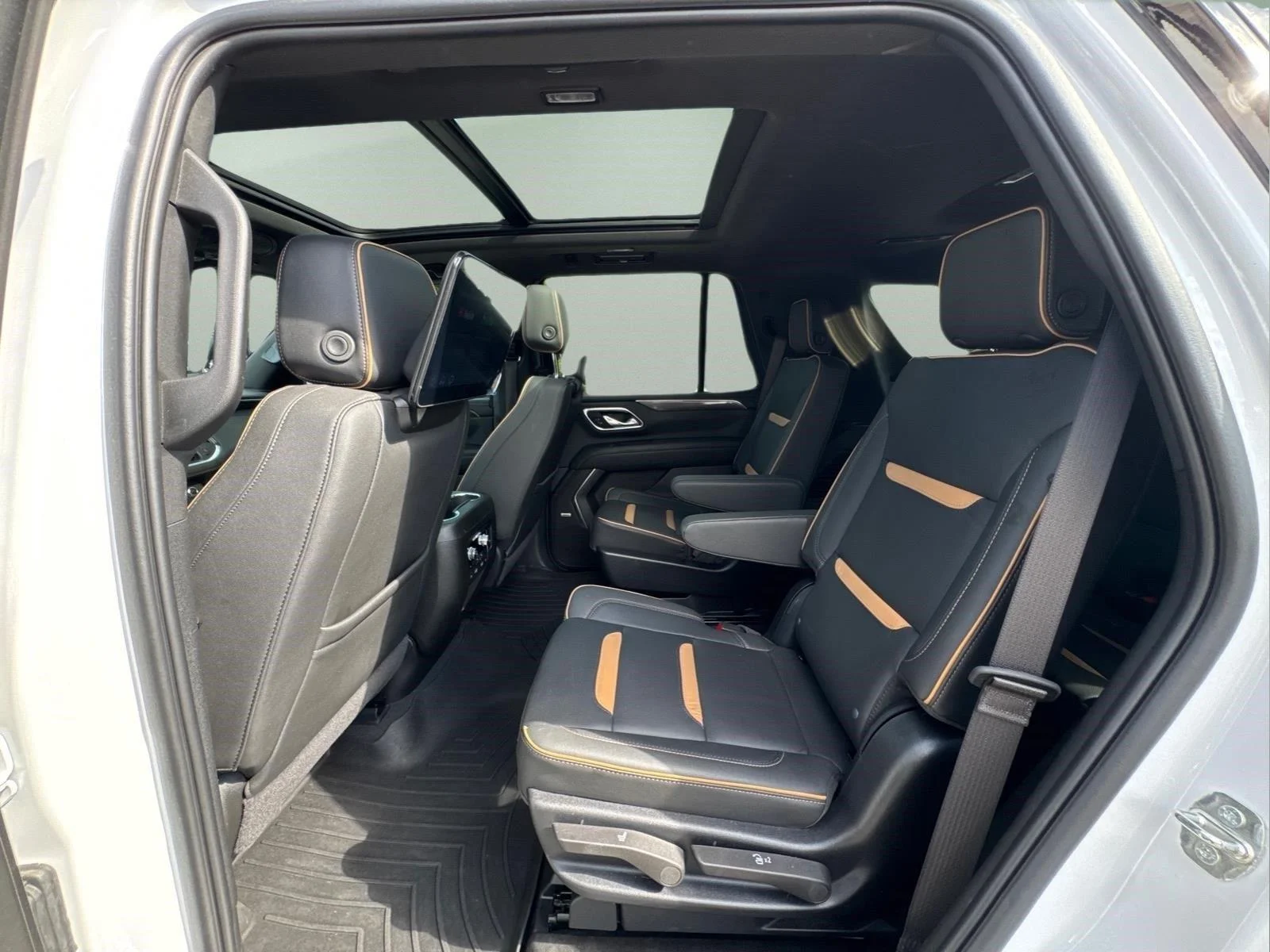 Used 2024 Summit White GMC AT4 image 14