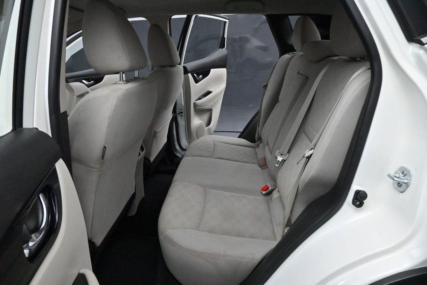 Used 2017 Glacier White Nissan SV image 27