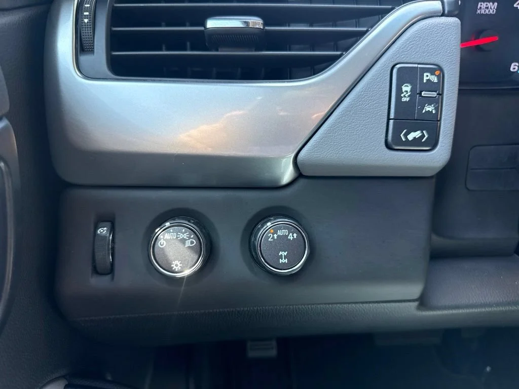 Used 2018 SILVER ICE METALLIC Chevrolet LT image 25