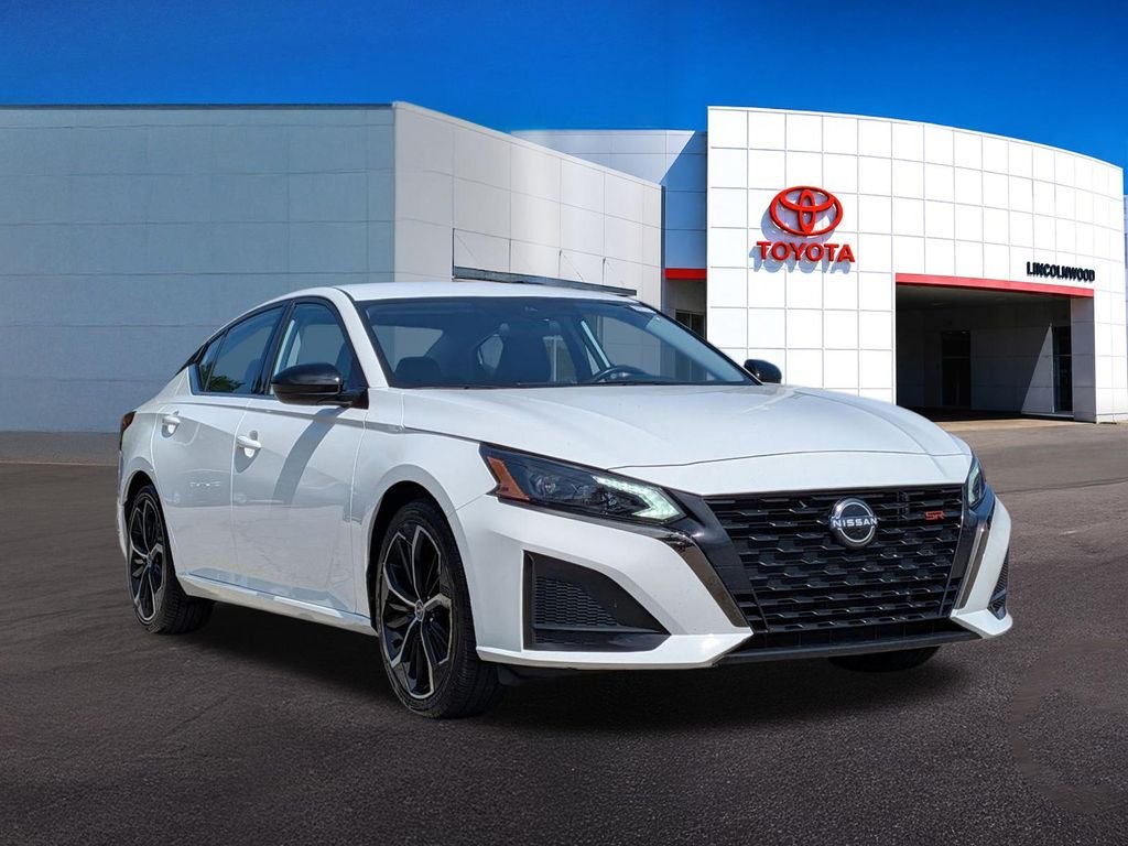 Used 2024 White Nissan 2.5 SR image 7