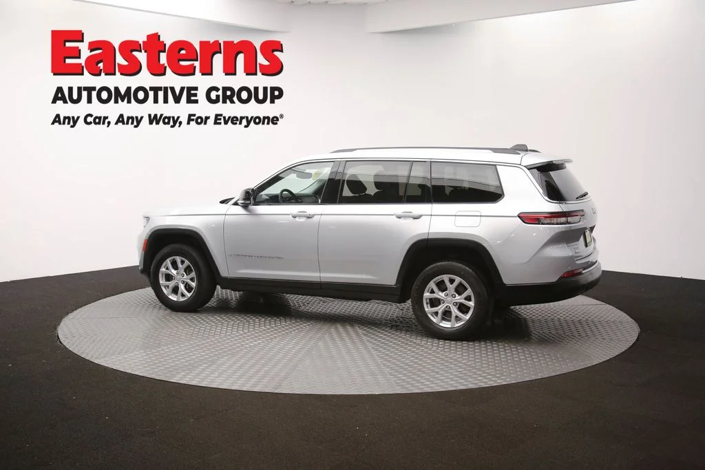 Used 2023 Silver Jeep Limited image 63