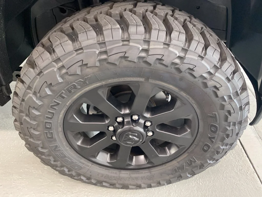 New 2026 Diamond Black Crystal Pearl-Coat Exterior Paint RAM Laramie image 4