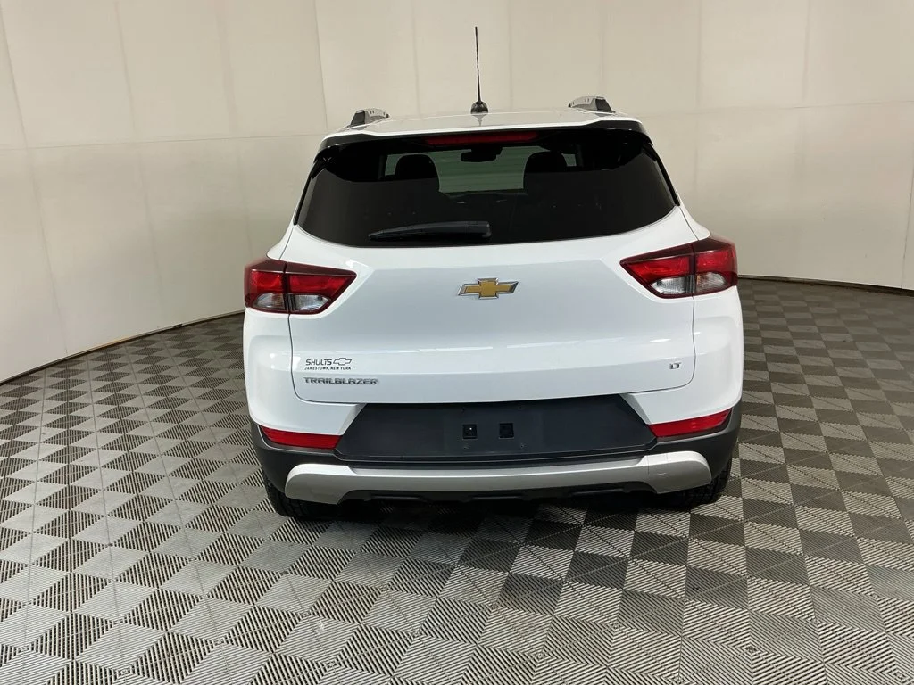 Used 2023 SUMMIT WHITE Chevrolet LT image 7