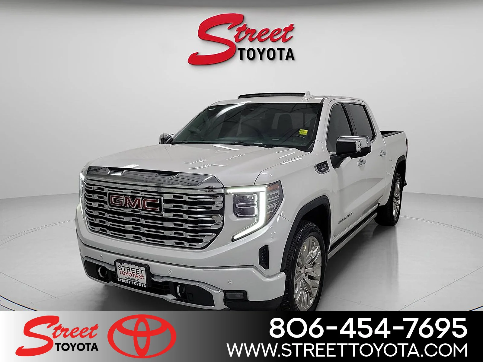 2022 GMC Sierra 4WD Crew Cab Short Box Denali's photo