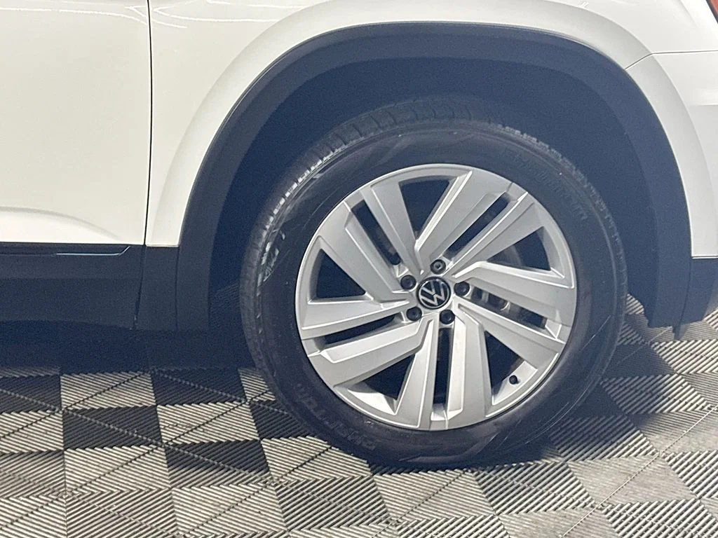 Used 2019 White Volkswagen 3.6L V6 SE image 23