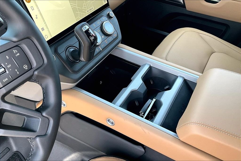 New 2026 Carpathian Grey Prem Met Land Rover V8 image 8