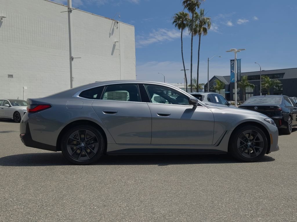 New 2026 Skyscraper Grey Metallic BMW eDrive40 image 4