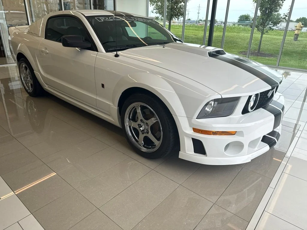 Used 2005 White Ford GT Deluxe image 6
