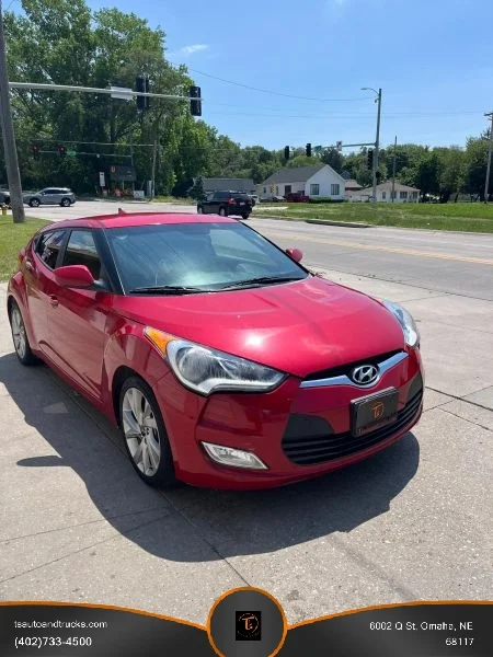 Used 2017 Red Hyundai Coupe 3D image 7