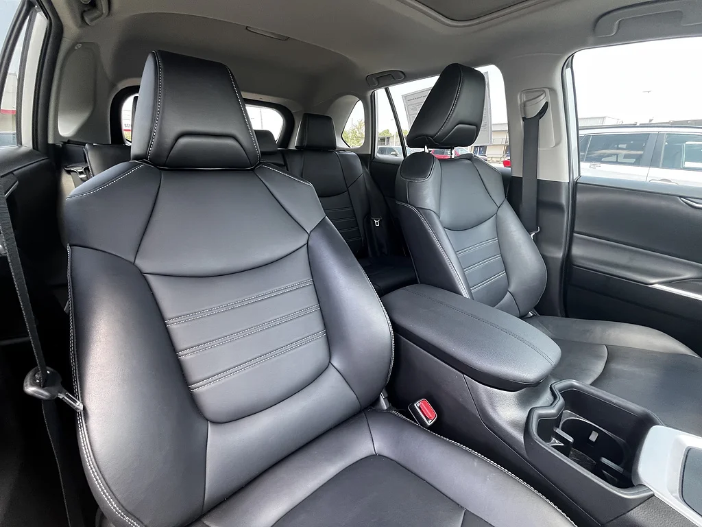 Certified Used 2022 Silver Sky Metallic Toyota XLE Premium image 9
