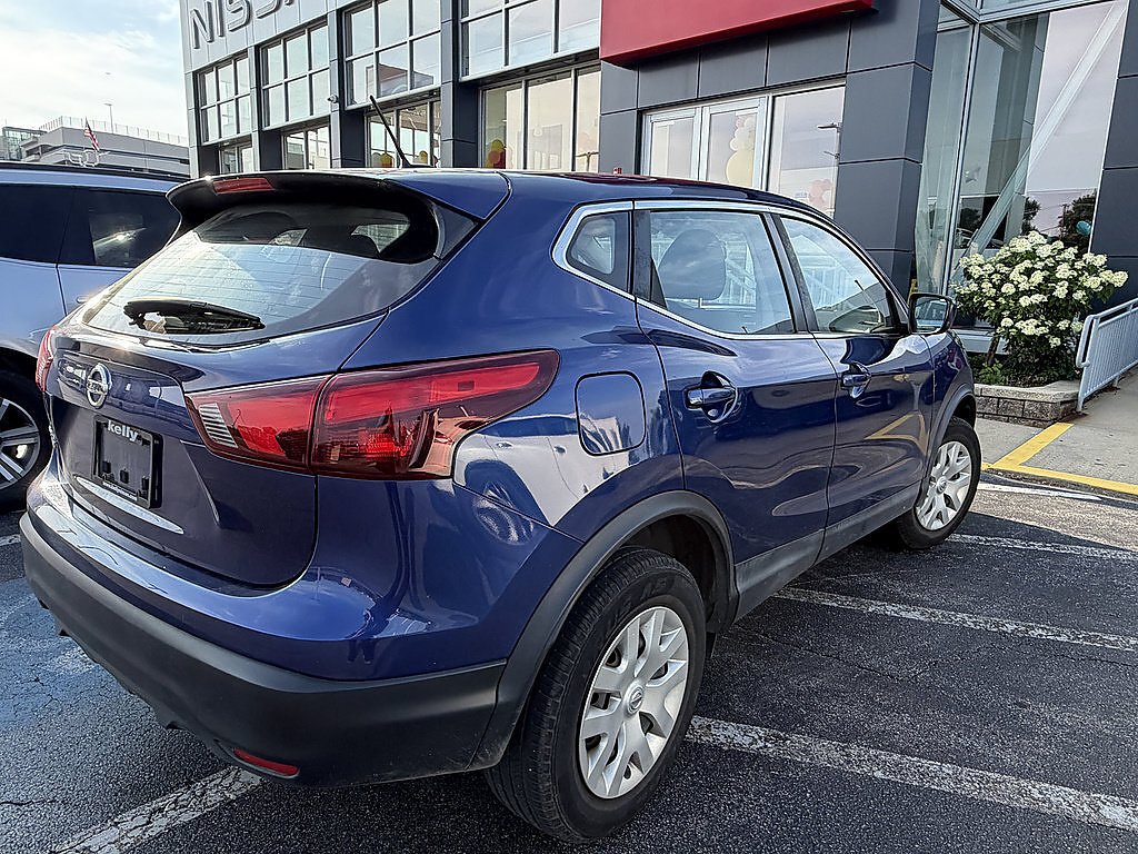 Used 2019 Caspian Blue Metallic Nissan S image 17