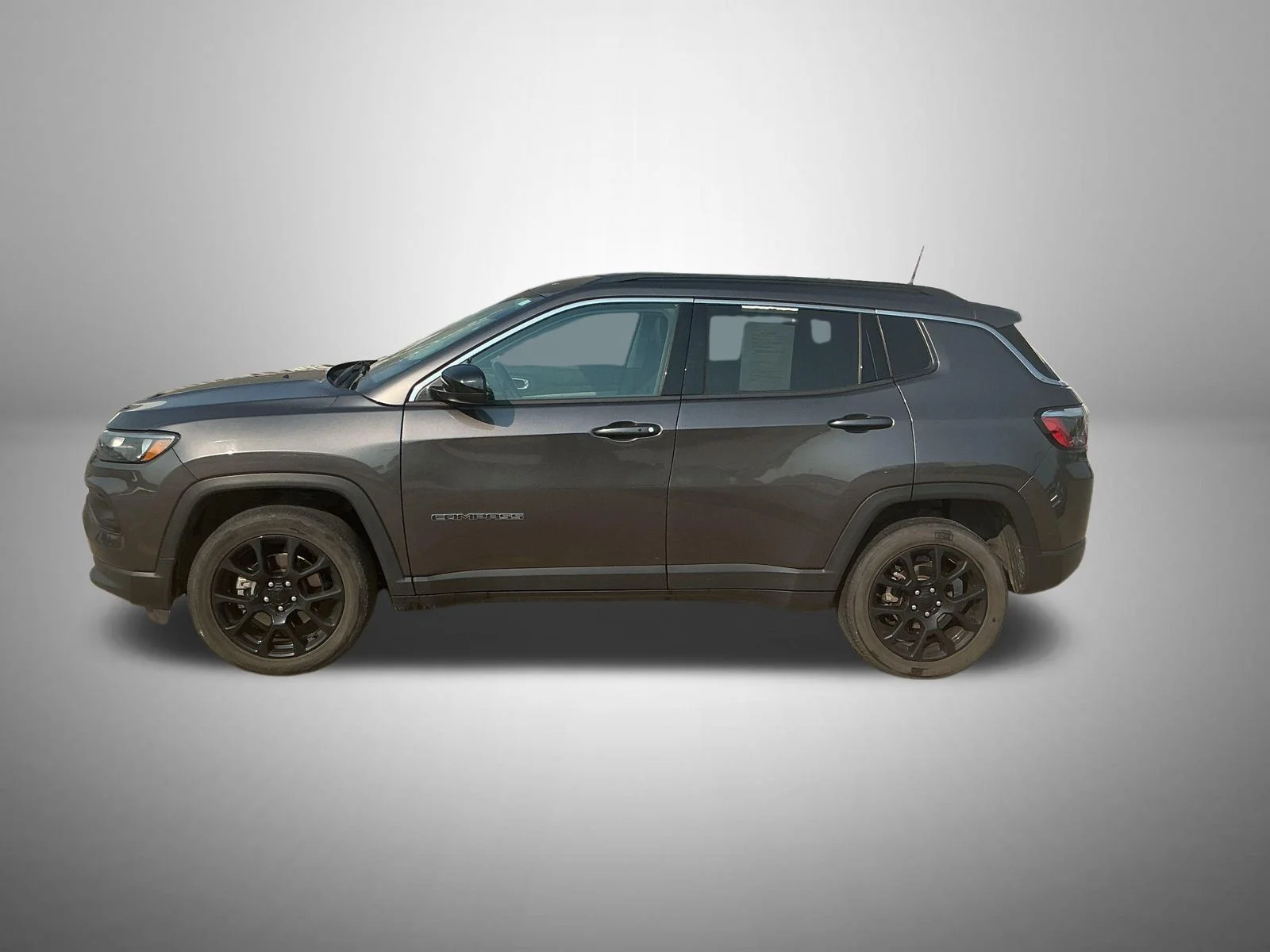 Used 2022 Gray Jeep Latitude Lux image 2