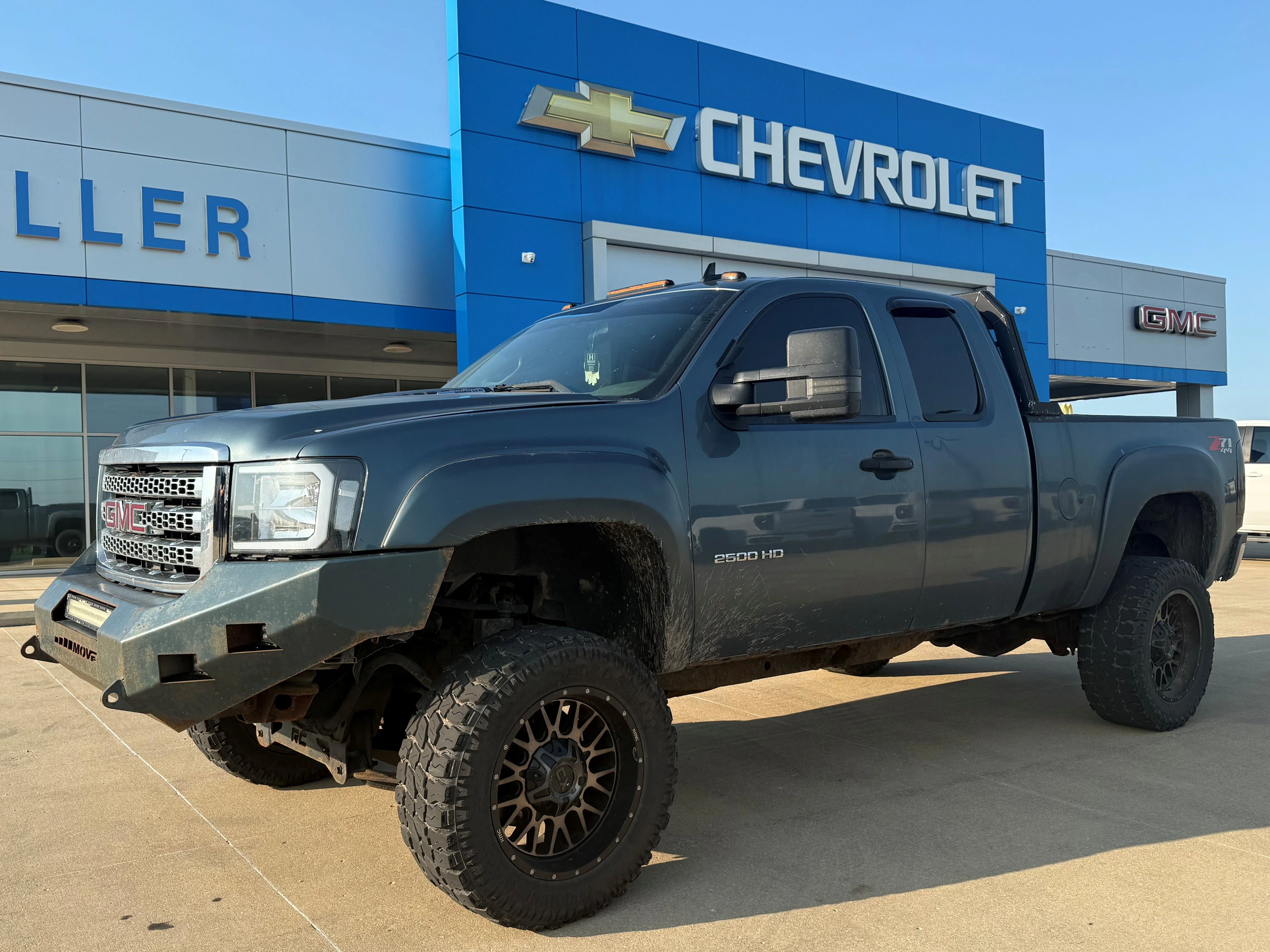 Used 2013 Stealth Gray Metallic GMC SLE image 3