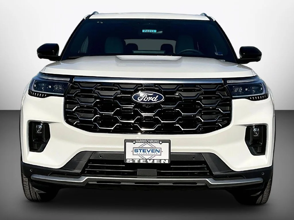 New 2027 Star White Metallic Tri-Coat Ford Platinum™ image 15