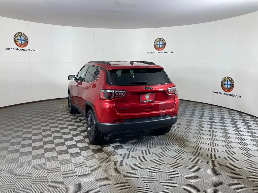 New 2026 Red Hot Pearlcoat Jeep Latitude image 21
