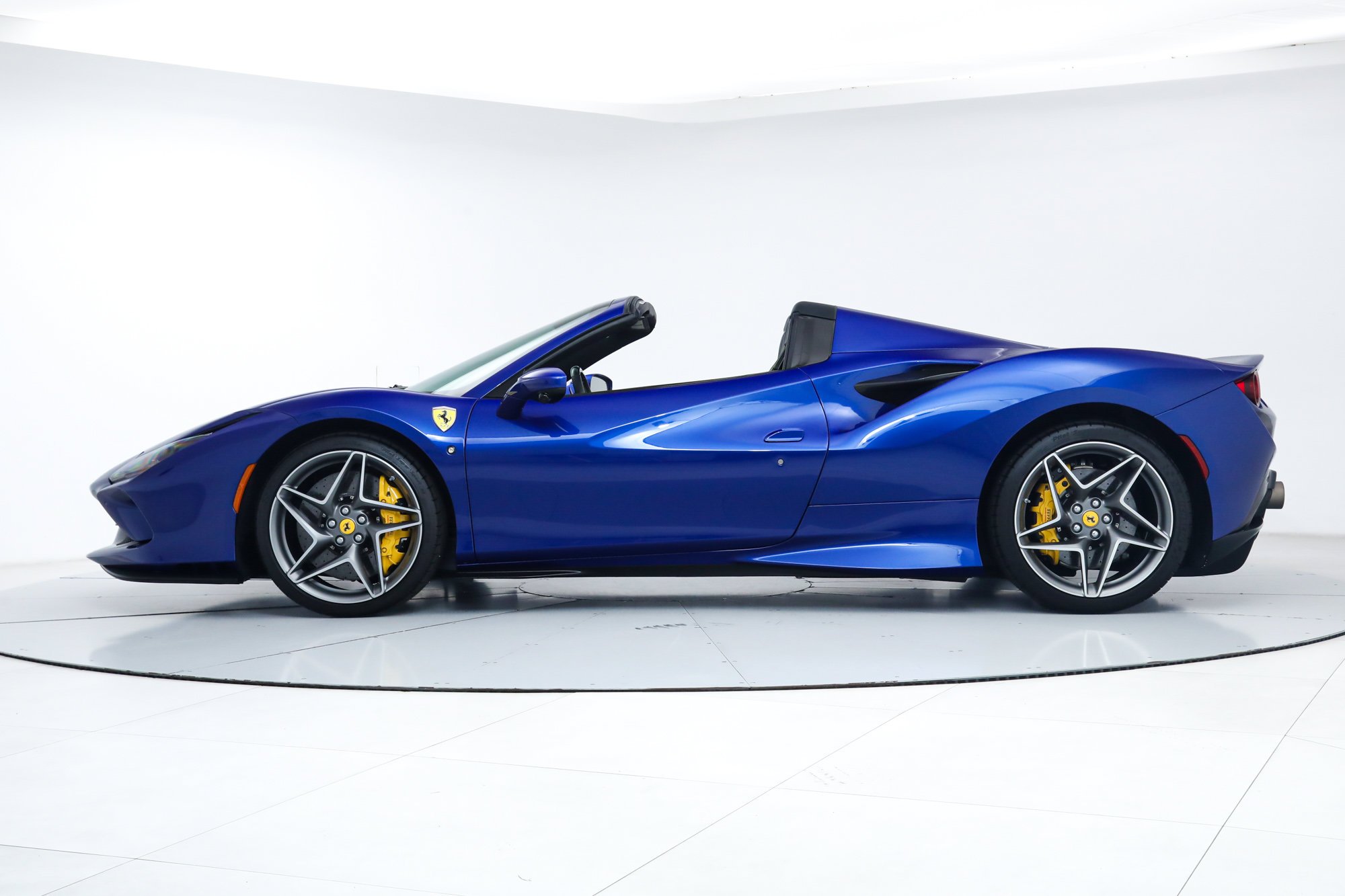 Used 2022 Blue Ferrari  image 4