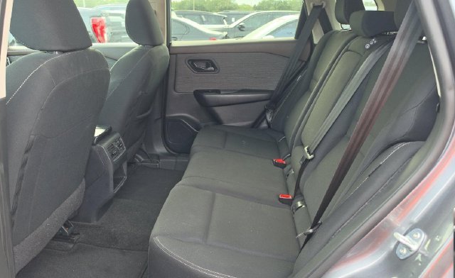 Used 2023 Gray Nissan S image 7