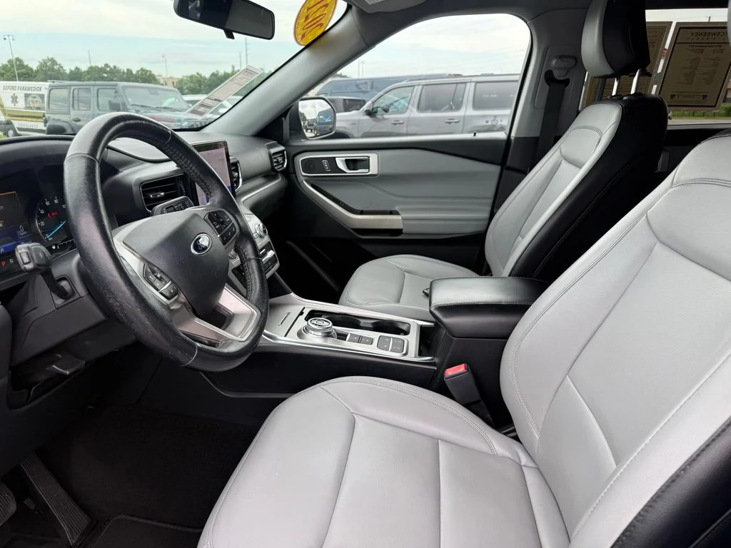 Used 2021 Silver Ford XLT image 4