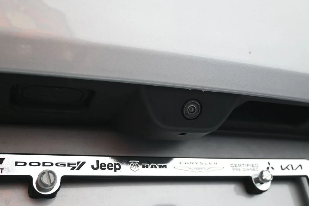 Used 2025 Silver Jeep Limited image 36