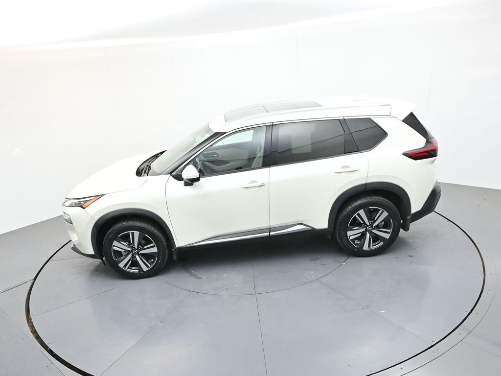 Used 2023 Pearl White Nissan SL image 26