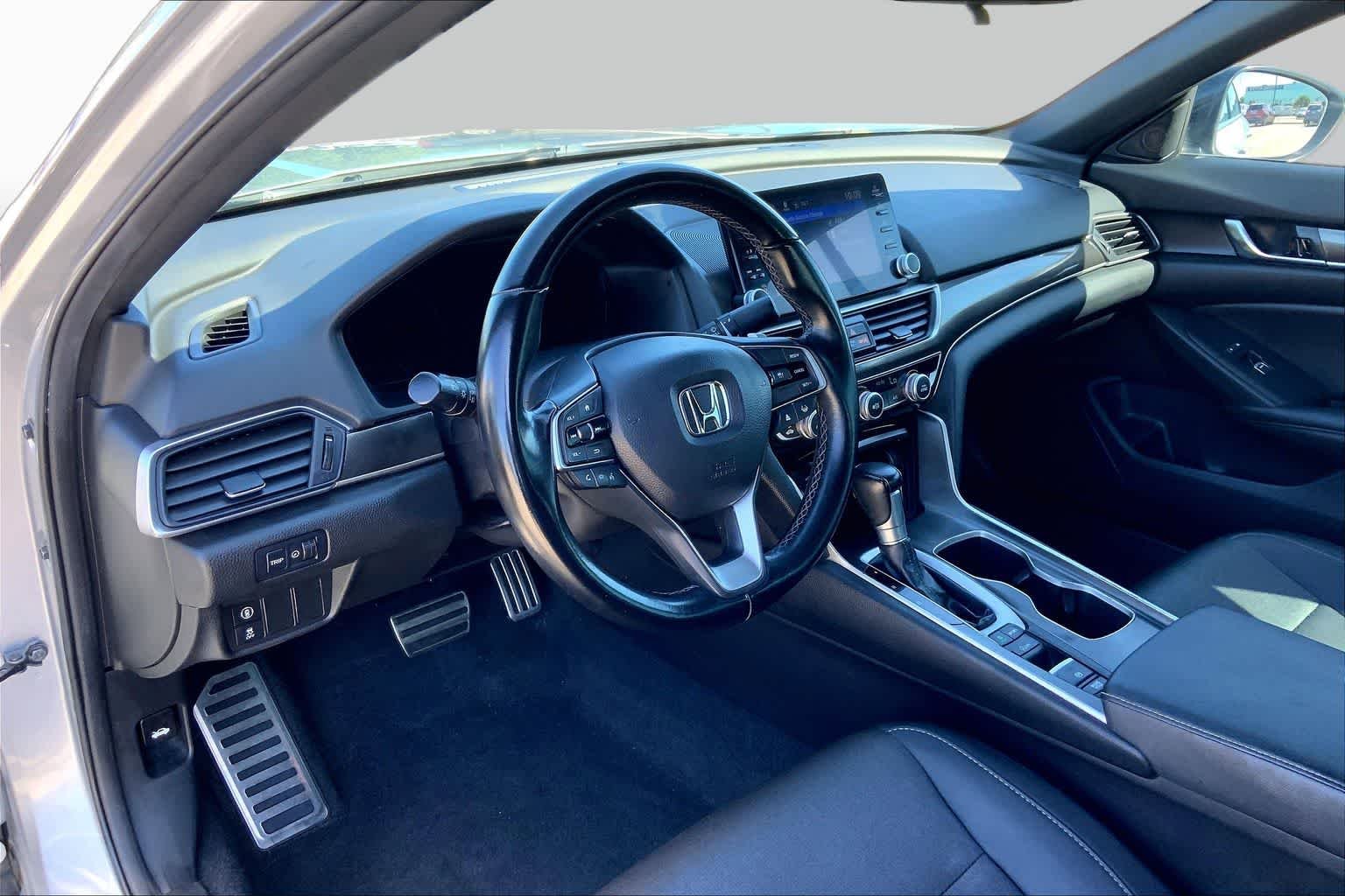 Used 2021 Lunar Silver Metallic Honda Sport image 17