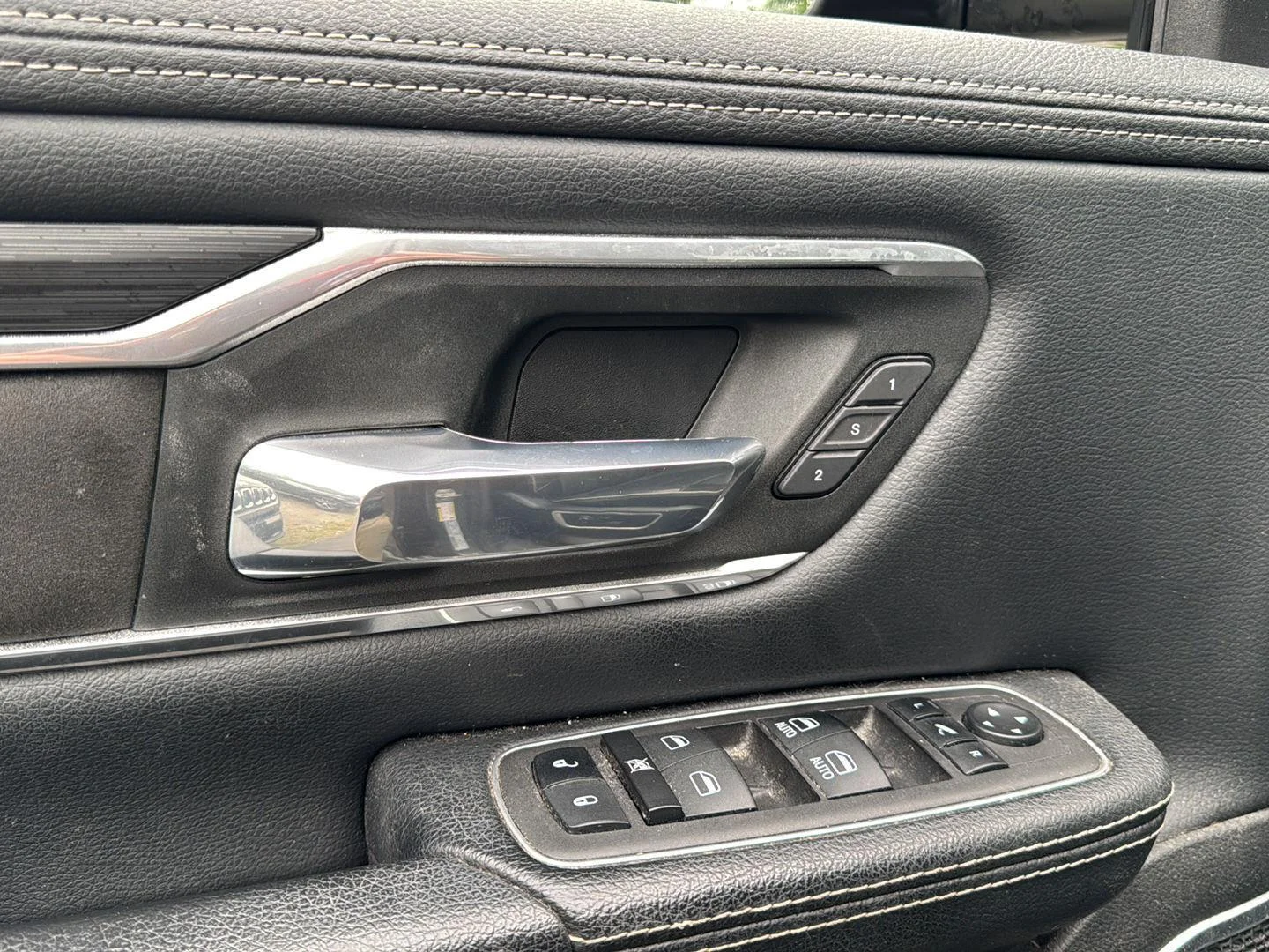 Used 2023 Granite Crystal Metallic Clearcoat Ram Laramie image 3