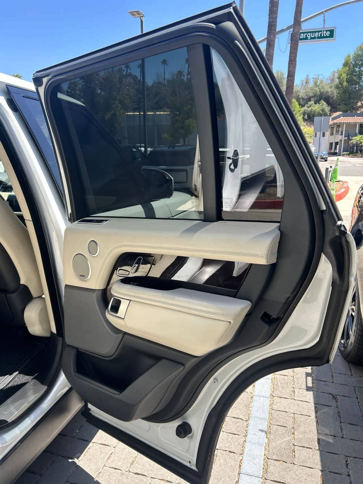 Used 2020  Land Rover HSE image 18