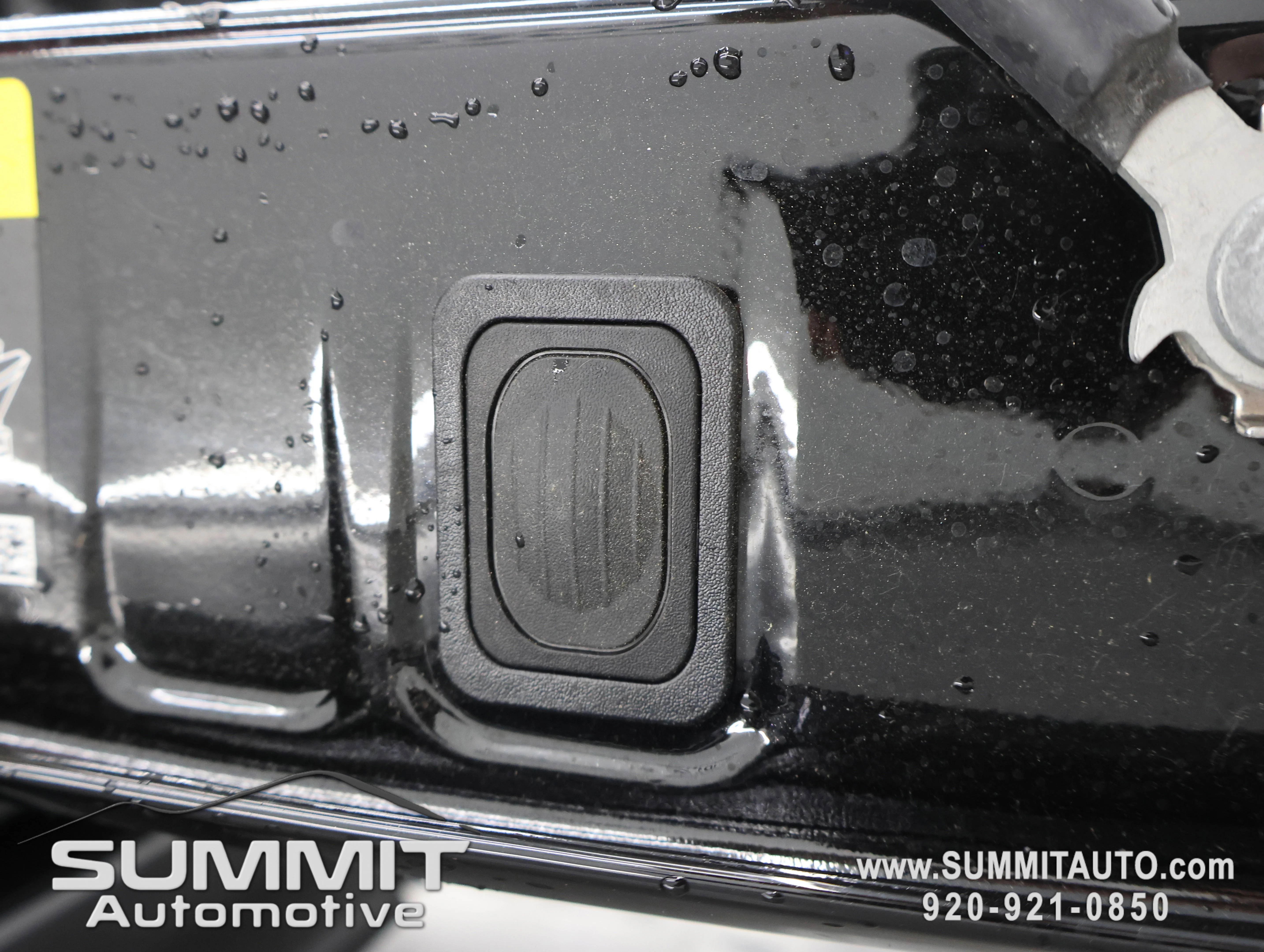 New 2026 Diamond Black Crystal Pearl-Coat Exterior Paint RAM Laramie image 32