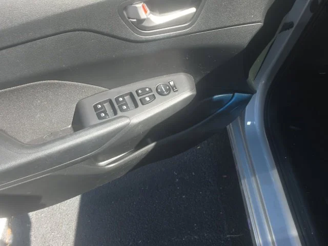 Used 2018 Silver Hyundai SEL image 12