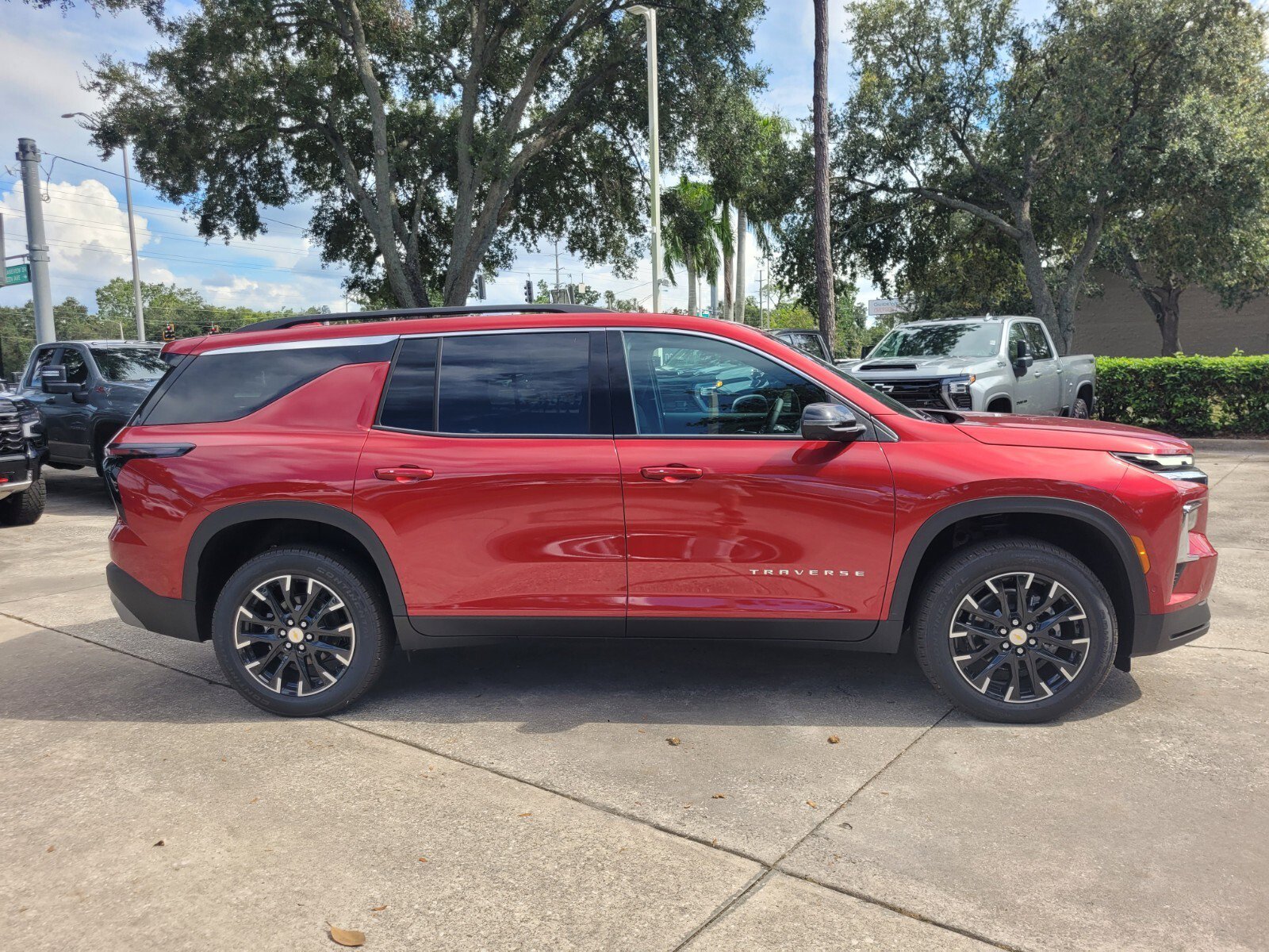 2025 Chevrolet Traverse LT - Photo 9