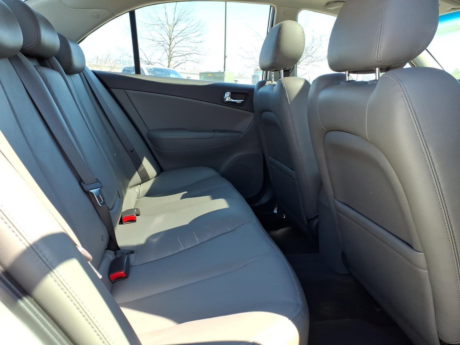 Used 2009 Bright Silver Hyundai Limited image 12
