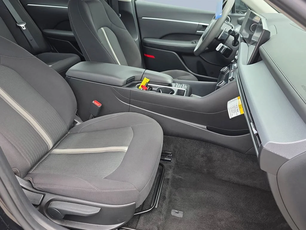 Used 2024 Onyx Black Hyundai SEL image 30