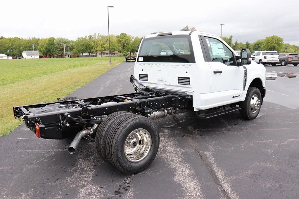 2026 Ford F-350 Super Duty Chassis Cab XL - Photo 13