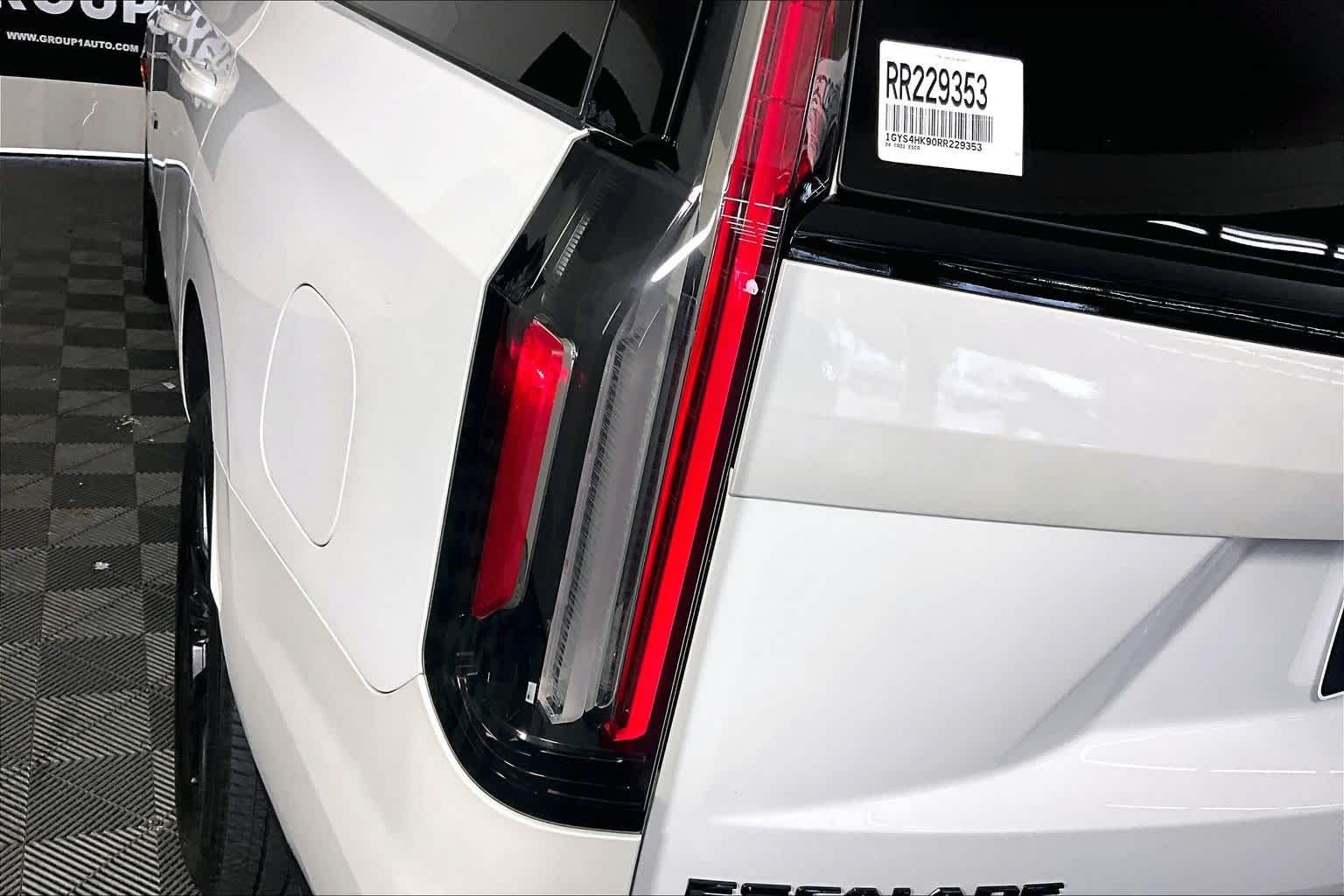 Used 2024 Crystal White Tricoat Cadillac AWD V-Series image 28