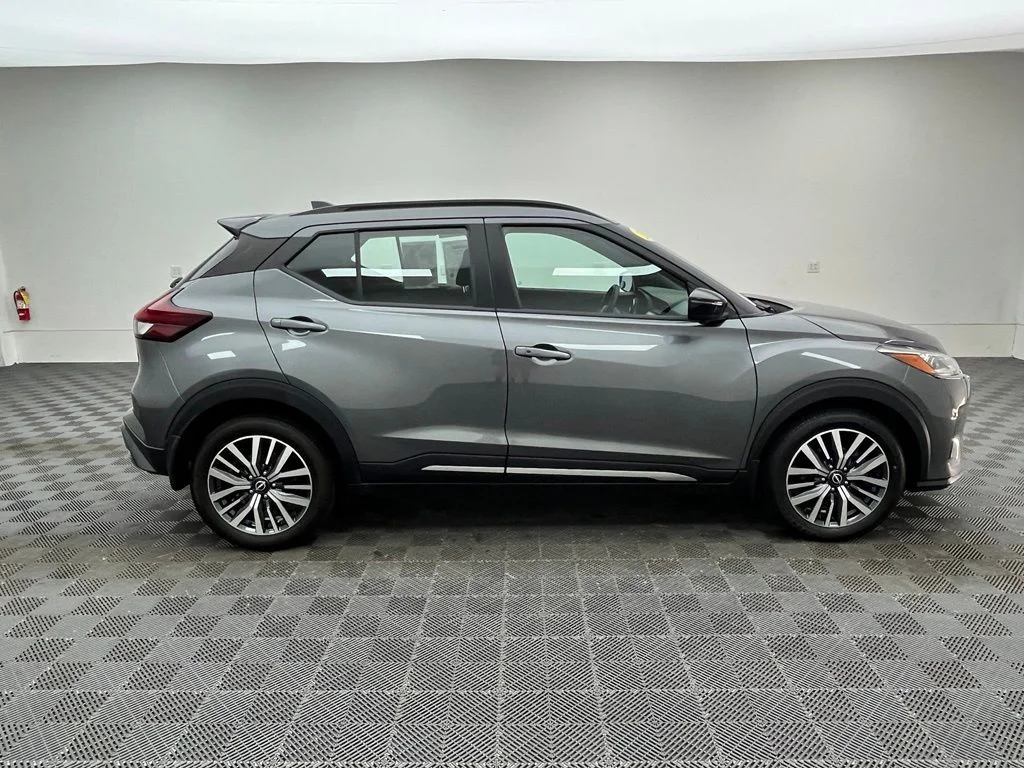 Used 2024 Gray Nissan SR image 7