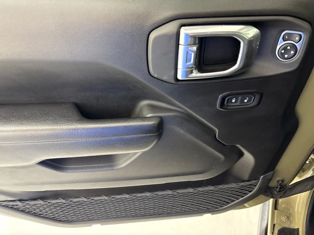 Used 2025 Green Jeep Rubicon image 33
