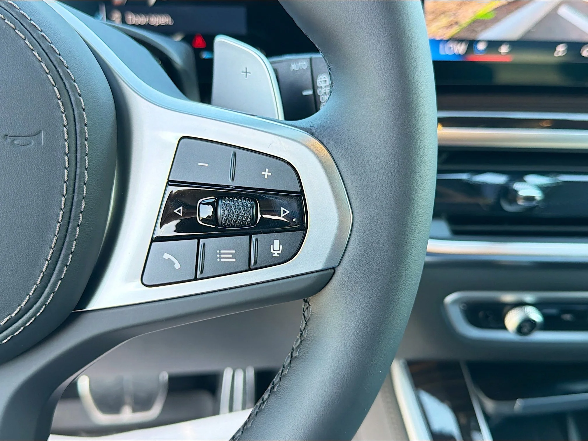 New 2026 Skyscraper Grey Metallic BMW sDrive40i image 39