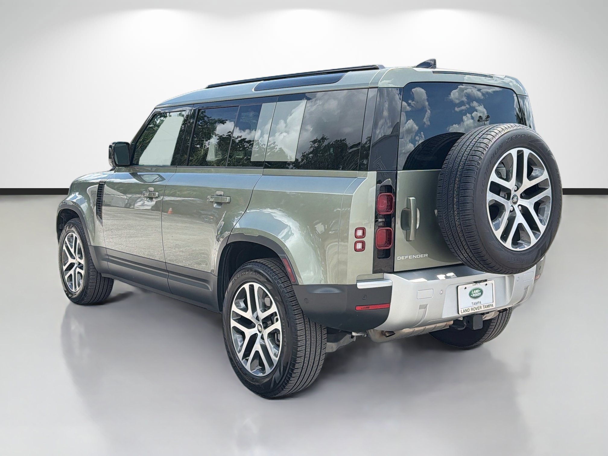 Certified Used 2025 Pangea Green Metallic Land Rover S image 3