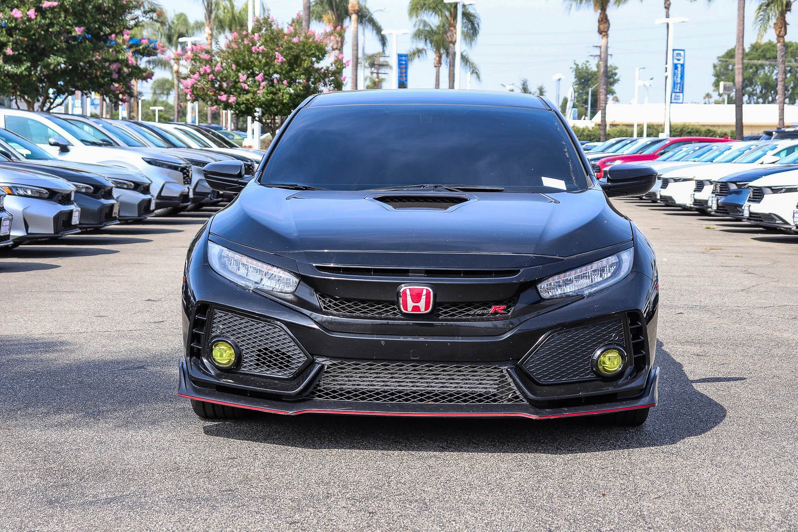 Used 2018 Crystal Black Pearl Honda Touring image 2