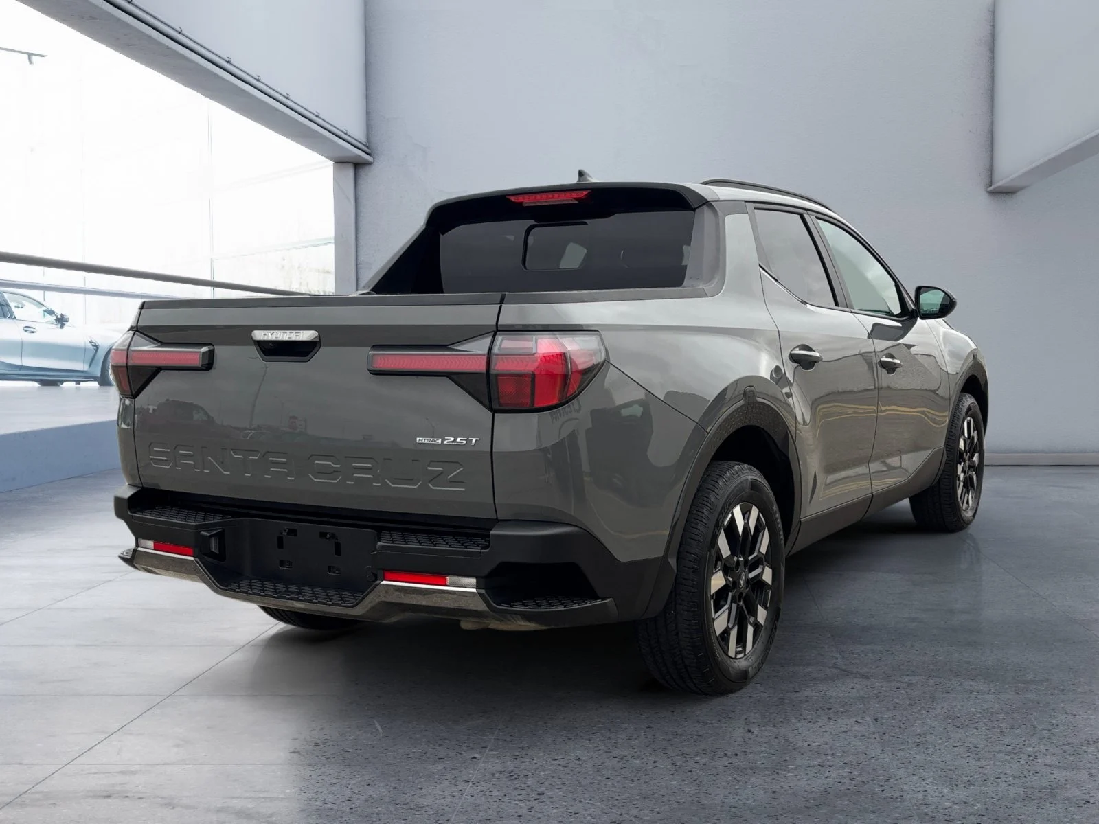 Used 2025 Atlas White Hyundai Preferred image 5