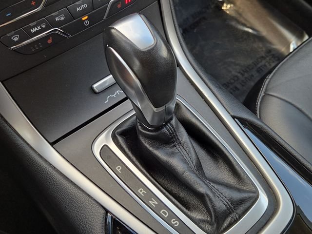 Used 2015 White Platinum Clearcoat Metallic Ford SEL image 23