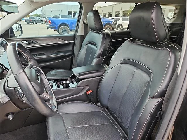 Used 2022 Diamond Black Crystal Pearlcoat Jeep Limited 4x4 image 12