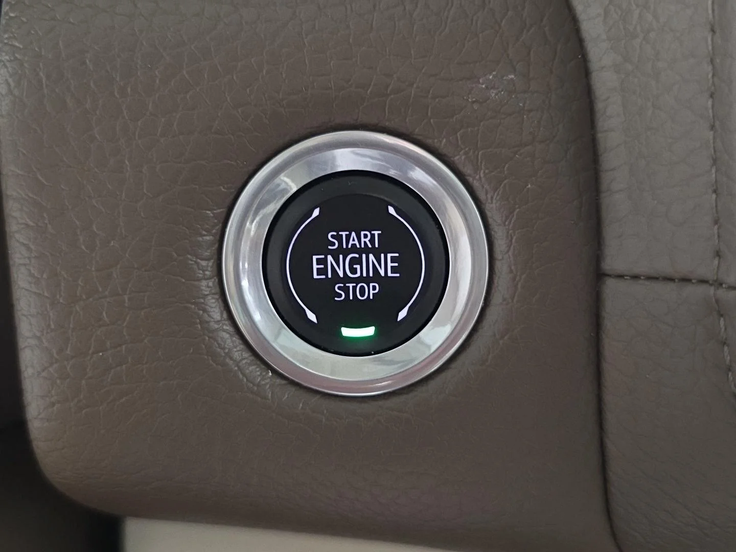 Used 2024 White Frost Tricoat GMC Denali image 19