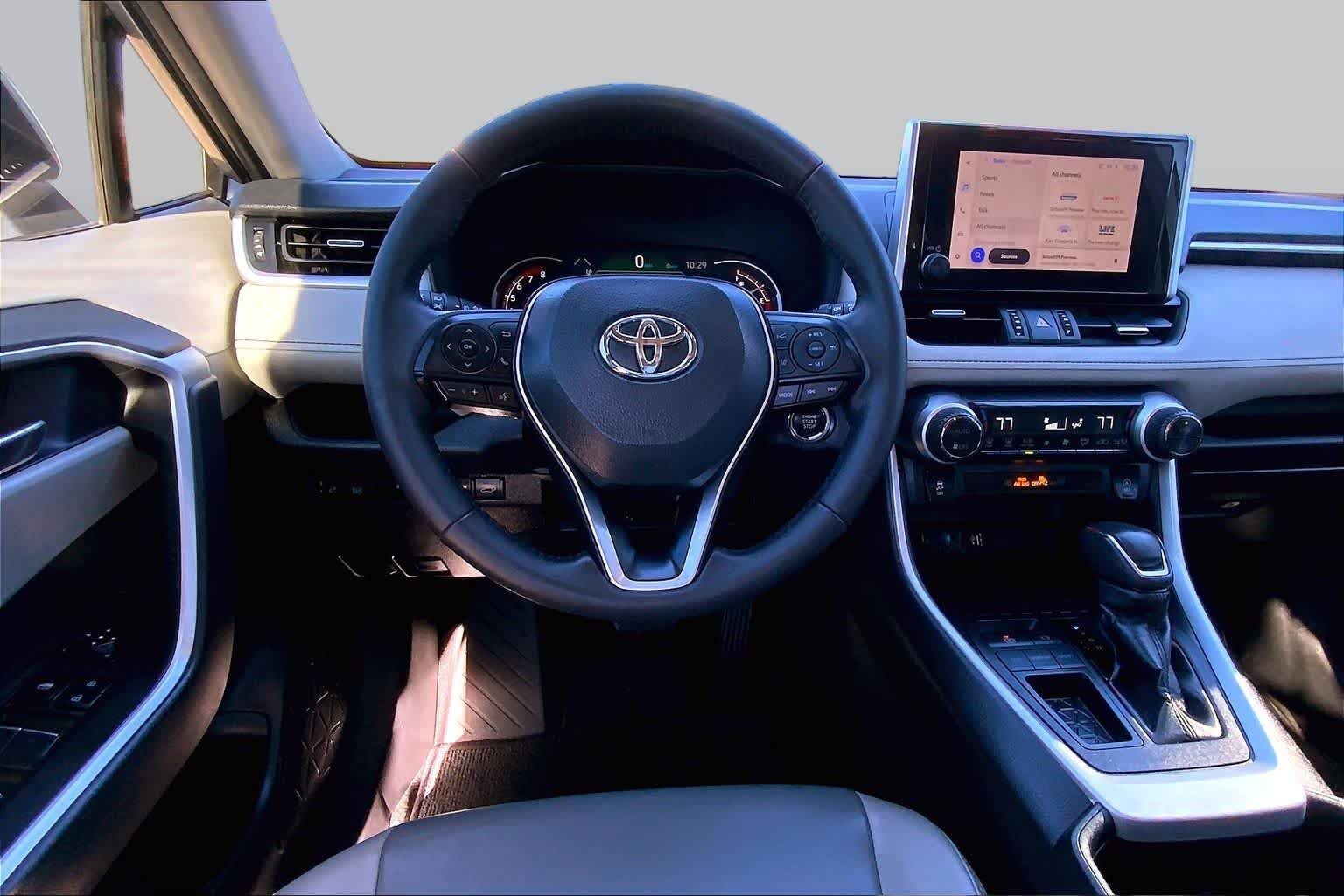 Used 2024 Silver Sky Metallic Toyota XLE Premium image 6
