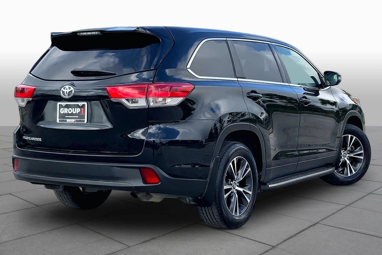Used 2019 Midnight Black Metallic Toyota LE image 13