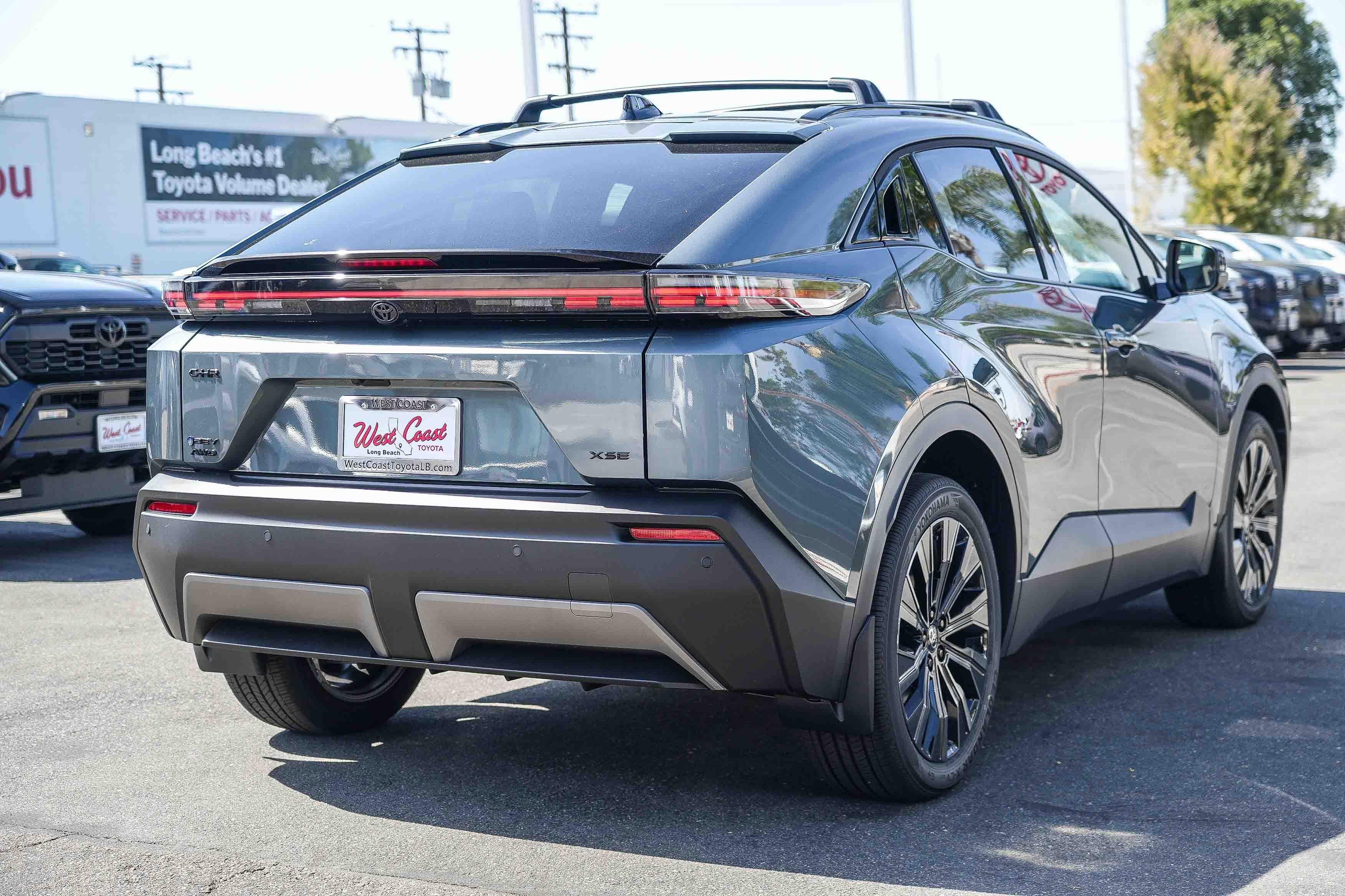 2026 Toyota C-HR XSE - Photo 8