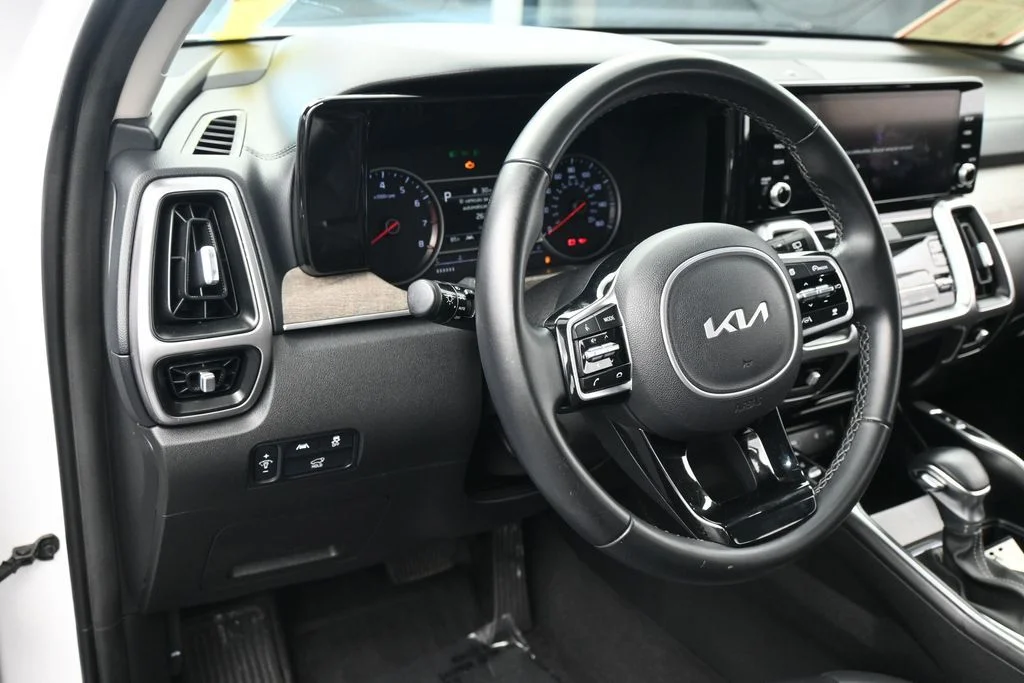 Used 2022 Glacial White Pearl Kia EX image 15